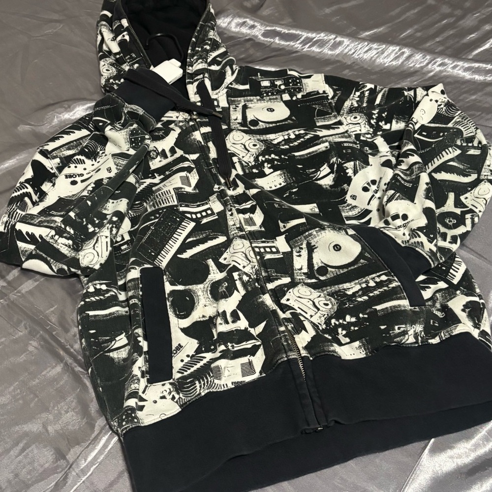 Globe Monochrome Graphic Zip-Up